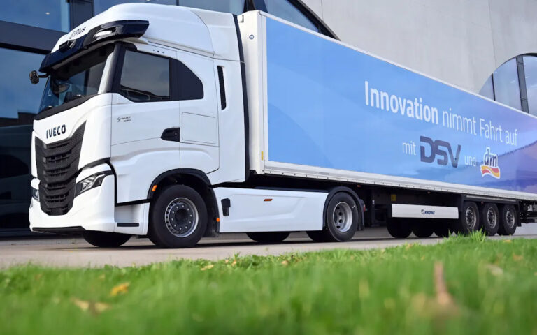 IVECO, Plus, dm-drogerie markt en DSV starten pilot voor geautomatiseerd vrachtvervoer in Duitsland