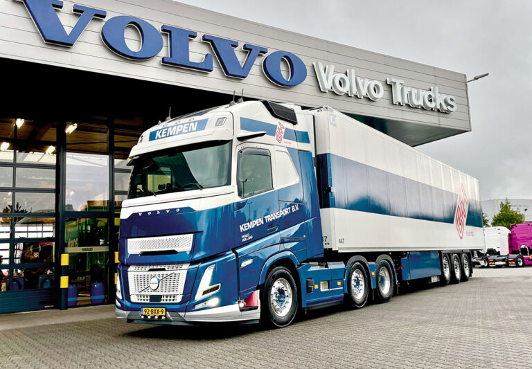 Nebim levert eerste Volvo FH Aero af aan Kempen Transport