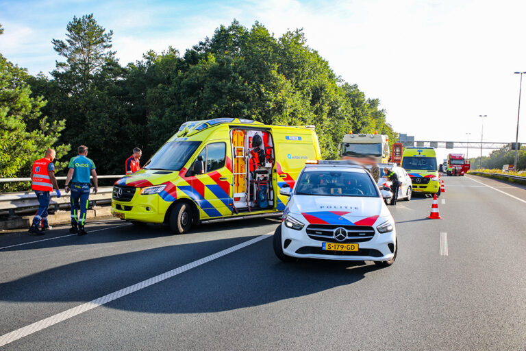 Voetganger in aanrijding met vrachtwagen op A50 [+foto]