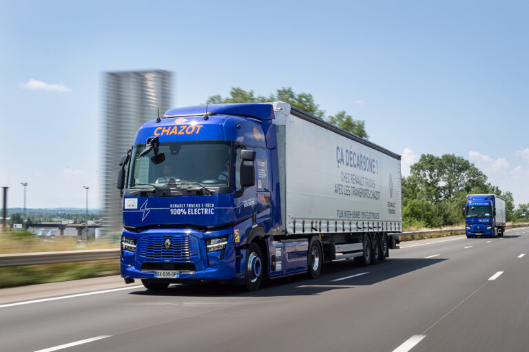 Decarbonisatie: Renault Trucks schakelt tandje bij met de elektrificatie van zijn interne logistiek