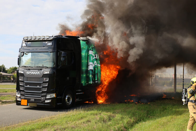 Trailer in brand in ‘s-Gravenzande [+foto]
