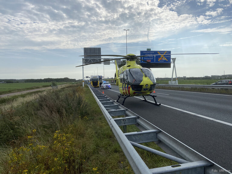 Vrouw met autopech langs A20 aangereden door vrachtwagen [+foto]