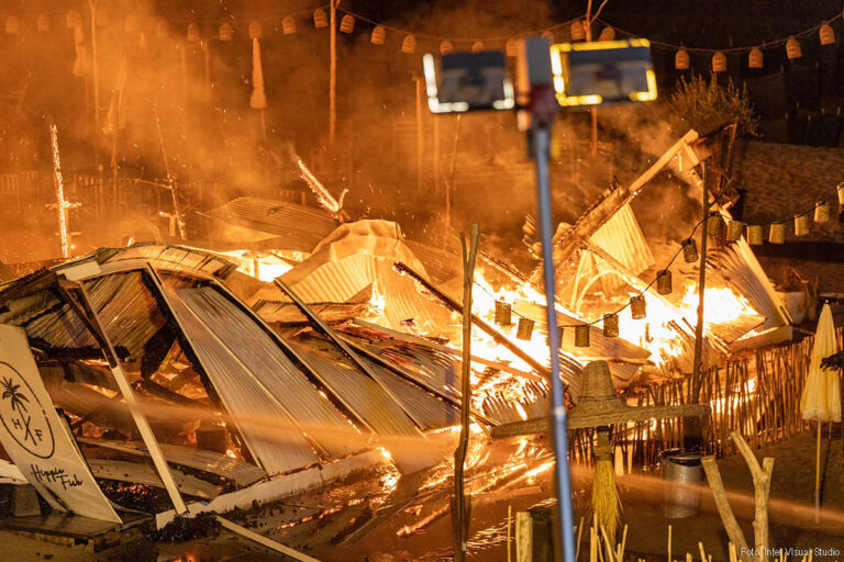 Strandpaviljoen Hippie Fish in Zandvoort verwoest door brand