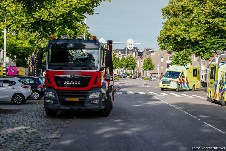 Fietsster zwaargewond na aanrijding met vrachtwagen in Groningen [+foto]