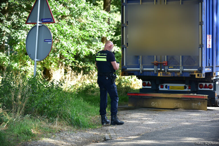 Politie onderzoekt lekkende en gestolen oplegger [+foto’s]