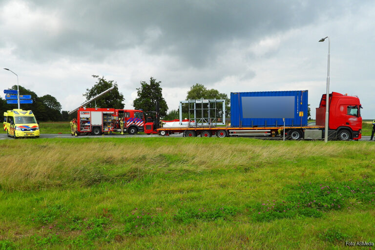 Ernstige aanrijding tussen auto en vrachtwagen op N357 eist leven [+foto’s]