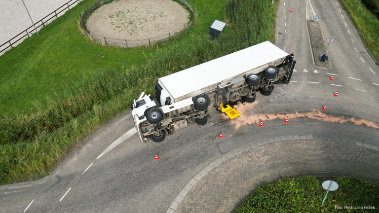 Vrachtwagen met appels gekanteld in Est [+foto]