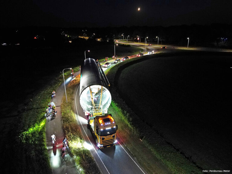 Grote stratificatie tank succesvol over de weg naar zuivelfabriek DOC kaas vervoerd
