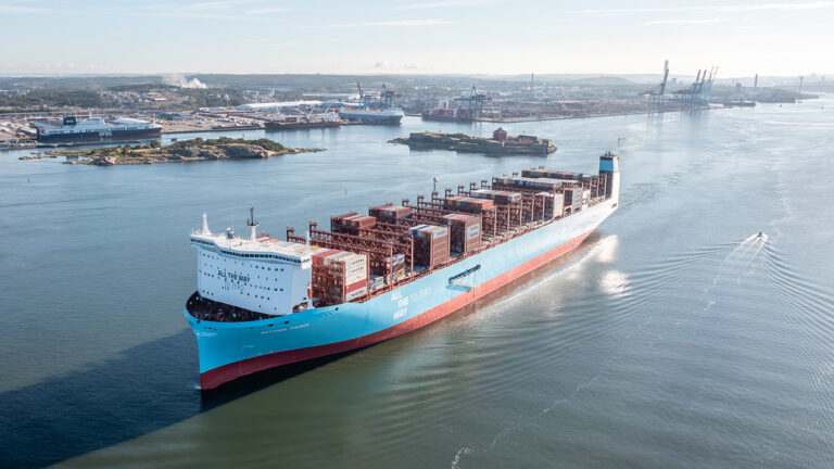 ’s Werelds grootste methanol-aangedreven containerschip vaart tussen de haven van Göteborg en Azië