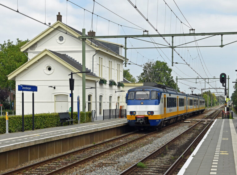 BAM gestart met grootschalige vernieuwing van spoor in Zevenbergen