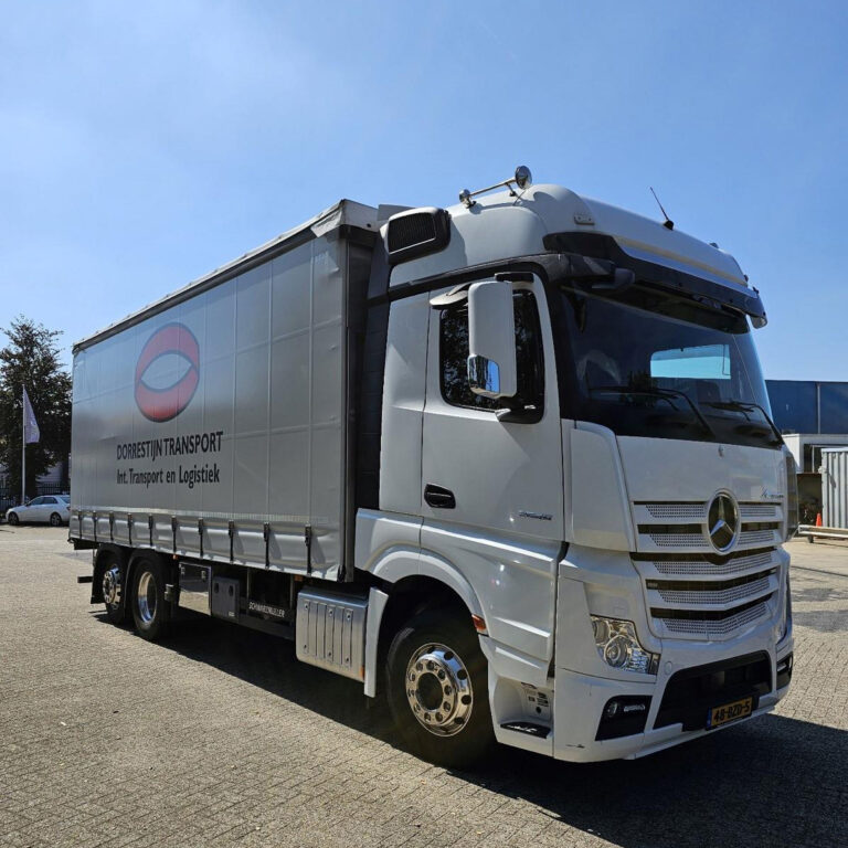Actros met Kooiaapaansluiting voor Dorrestijn Internationaal Transport