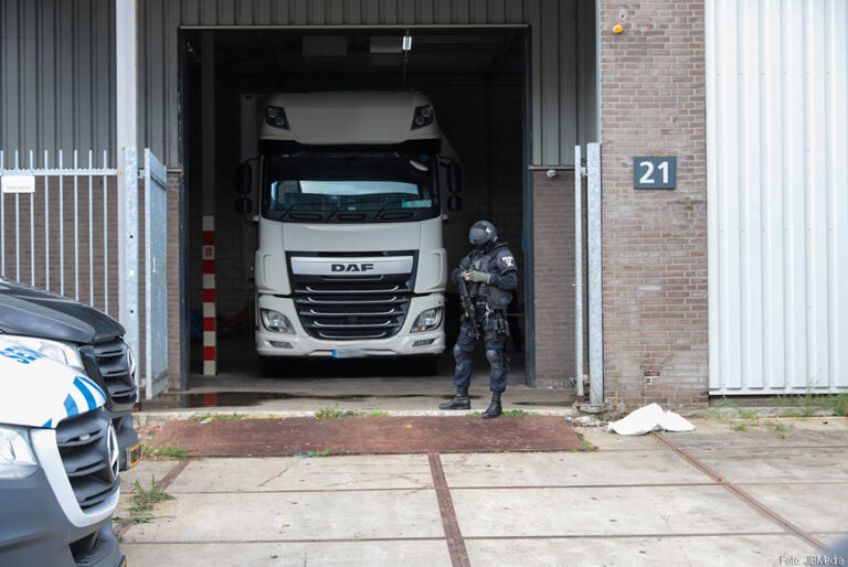 Drugsonderzoek in Capelle aan de IJssel, vrachtwagenchauffeur aangehouden [+foto]