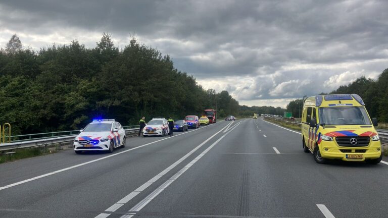 Dode na aanrijding met vrachtwagen op A1 bij De Lutte is 26-jarige man