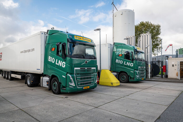 Gam Bakker duurzaam op weg met twee Volvo FH-trekkers op Bio-LNG