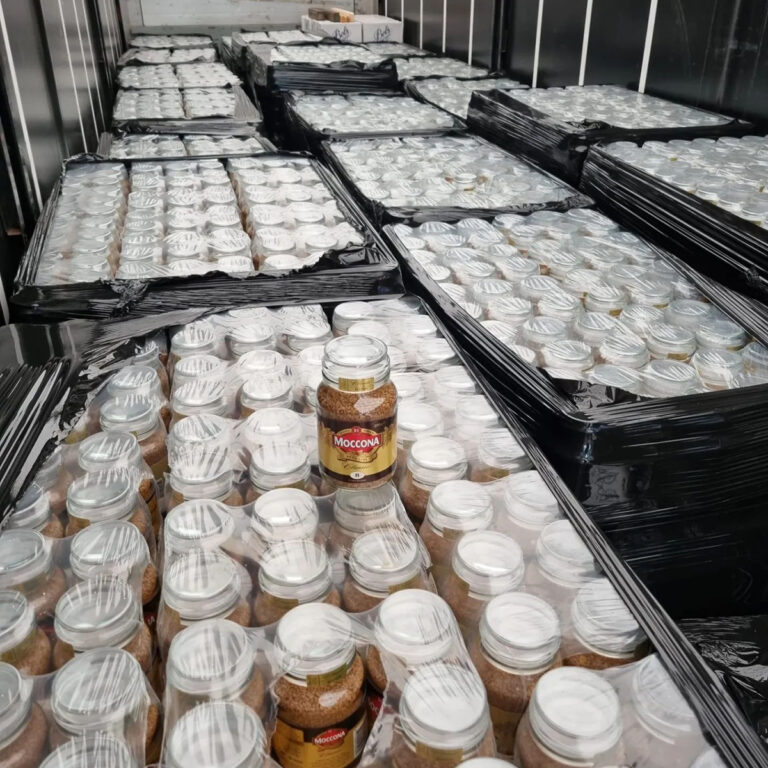 Lading oploskoffie uit ladingdiefstal teruggevonden op bedrijfsterrein in Oud-Gastel [+foto]