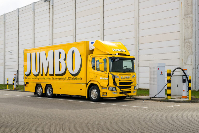 33 nieuwe Scania’s waaronder vier elektrische voor Jumbo