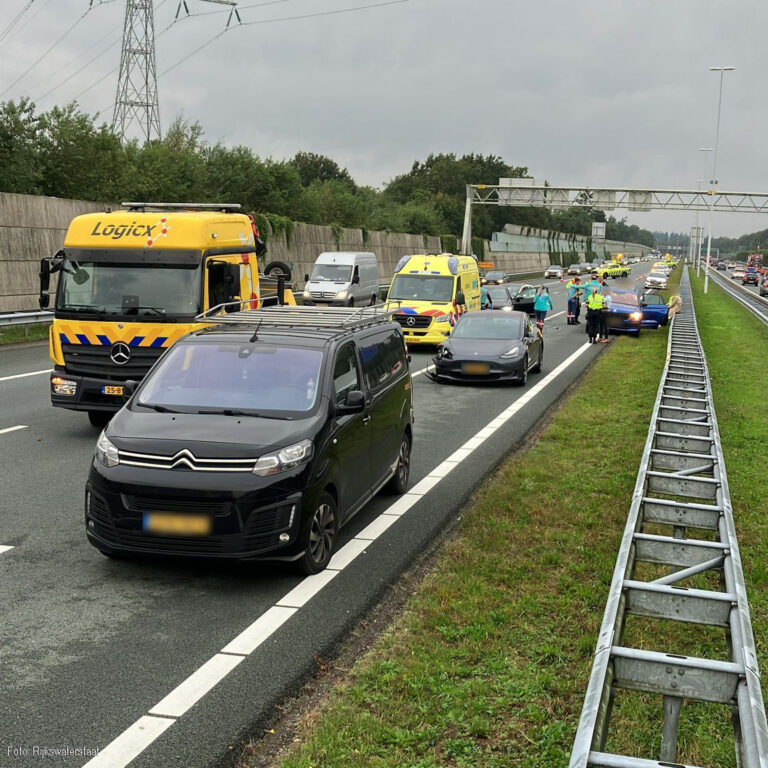 Snelweg A12 weer vrij na aanrijdingen