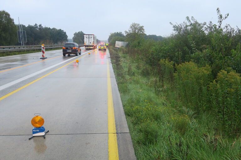Vrachtwagenchauffeur van de weg nadat hij werd afgesneden door auto op Duitse A1 [+foto]
