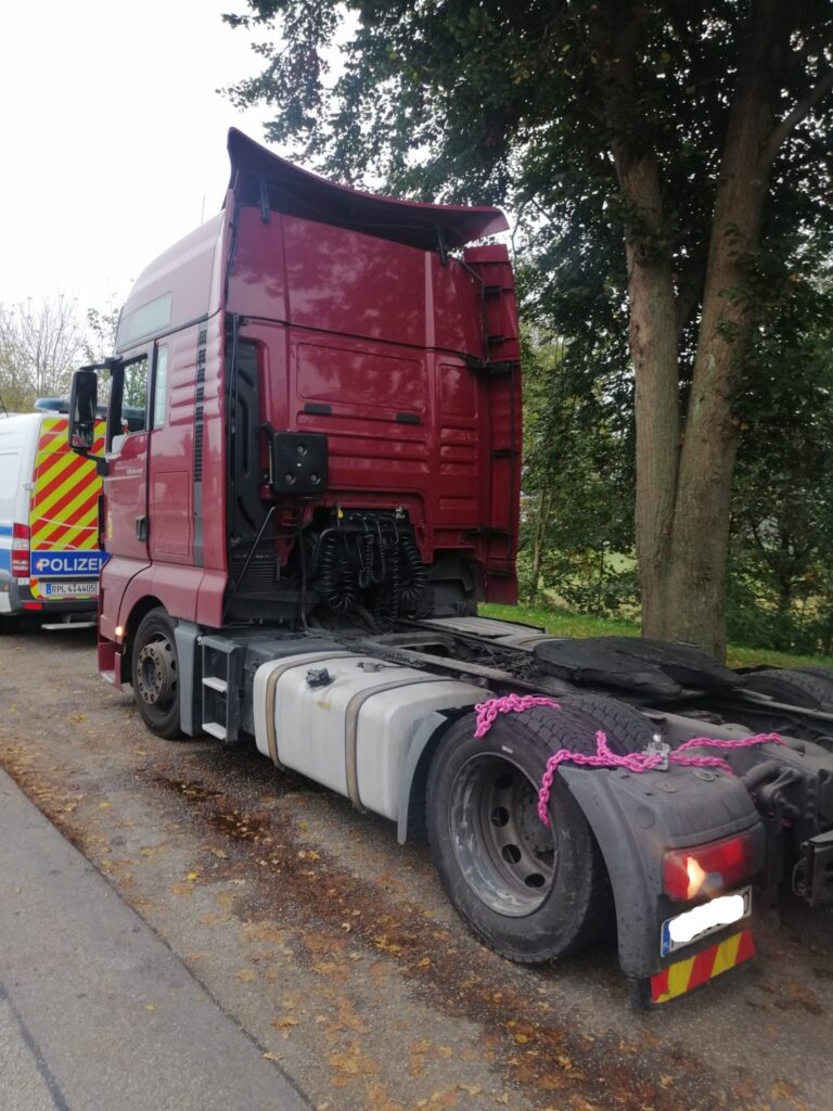 Vrachtwagen aan de ketting vanwege aanzienlijke gebreken