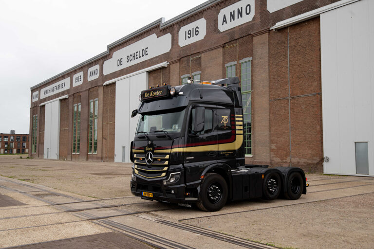 Nieuwe Actros F met sterke motor en luxe uitrusting voor De Koster