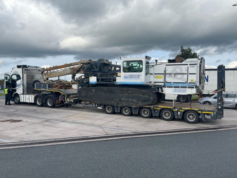 Nederlands zwaar transport stilgelegd door Duitse politie [+foto]