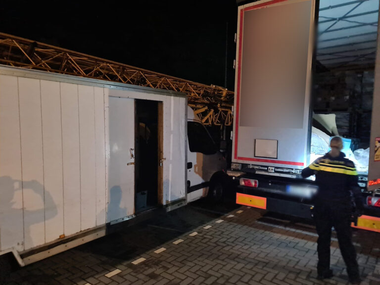 Vijf aanhoudingen voor ladingdiefstallen uit dezelfde vrachtwagen [+foto]