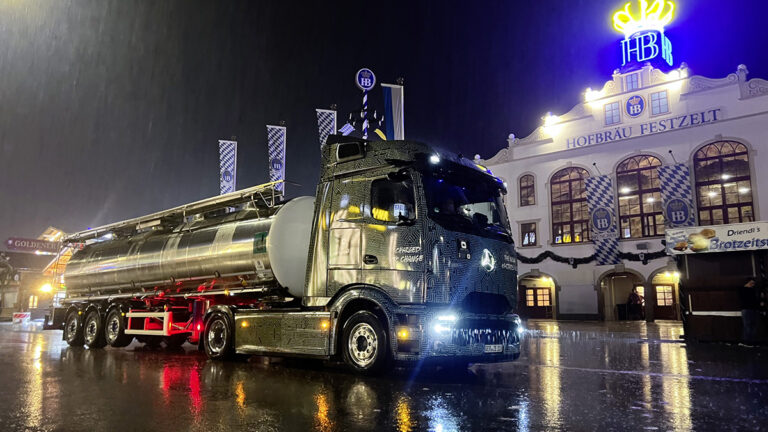 Mercedes-Benz eActros voorziet Oktoberfest München van 82.000 liter bier en verse pretzels