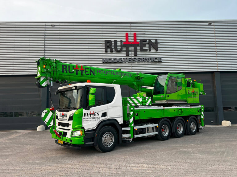 ‘Strakke’ Scania 8×4*4 met telescoopkraan voor Rutten Hoogteservice