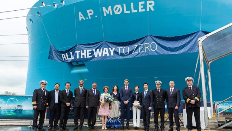 Maersk doopt nieuwste dual-fuel methanolschip “A.P. Møller” in Singapore
