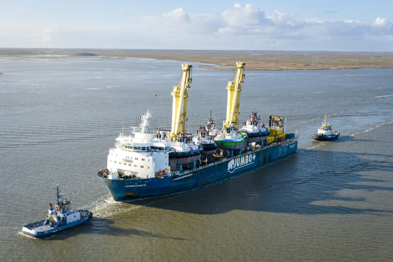 Zes nieuwe energie-efficiënte sleepboten aangekomen in Antwerpen: primeur met eerste elektrische sleepboot van Europa