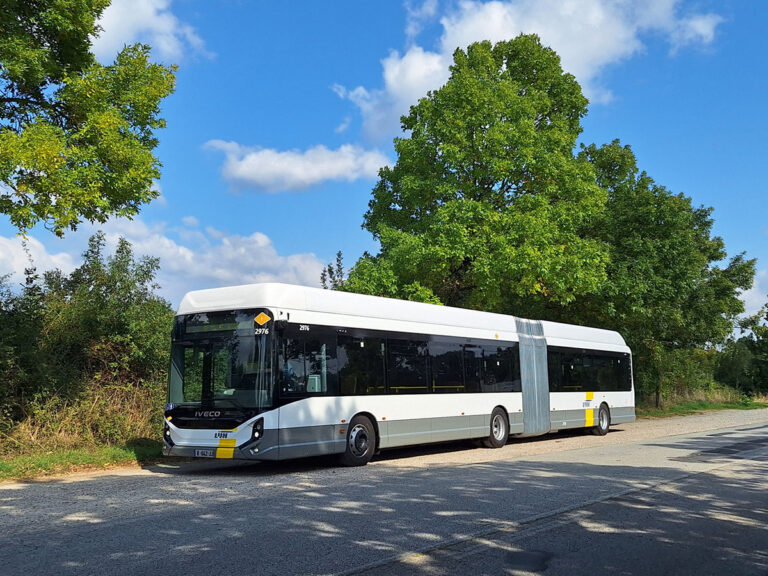 De Lijn bestelt 32 gelede elektrische Iveco bussen