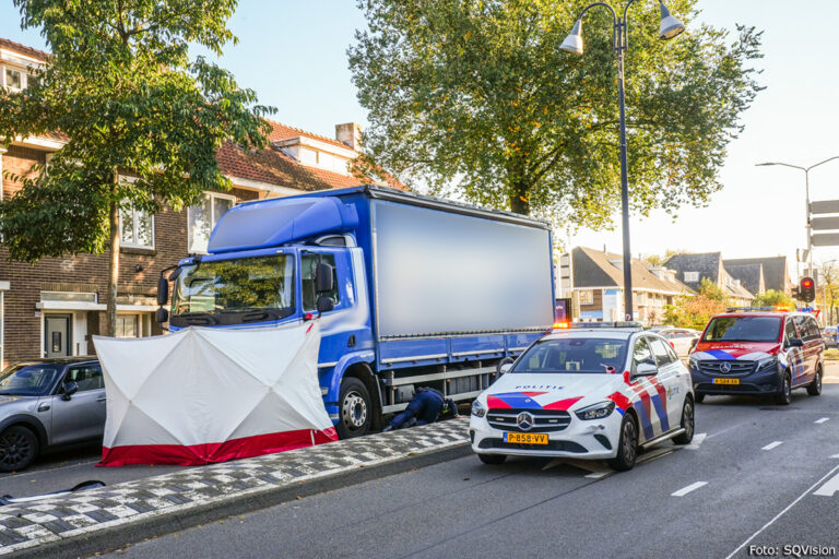 16-jarig meisje komt onder vrachtwagen terecht en komt om het leven