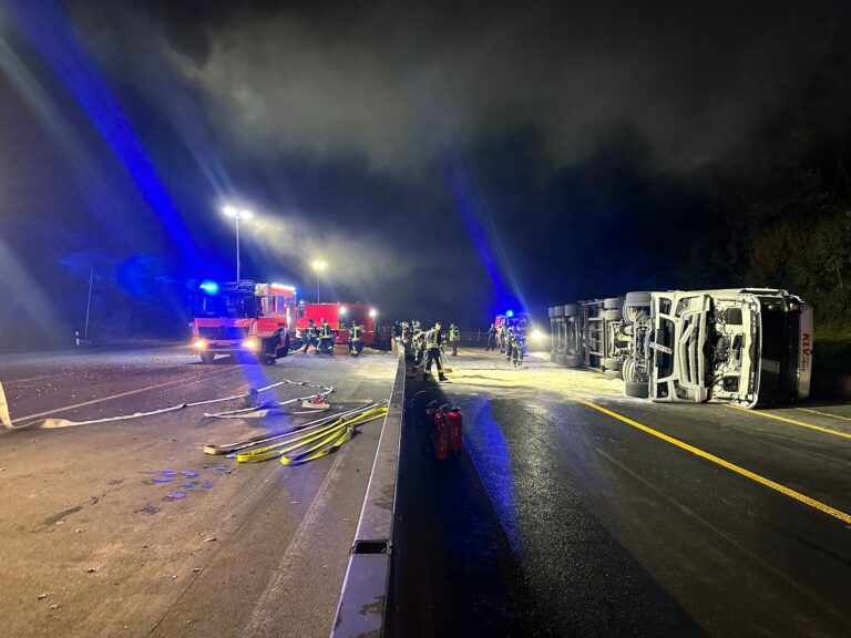 Vrachtwagen met bier gekanteld op Duitse A45 [+foto]