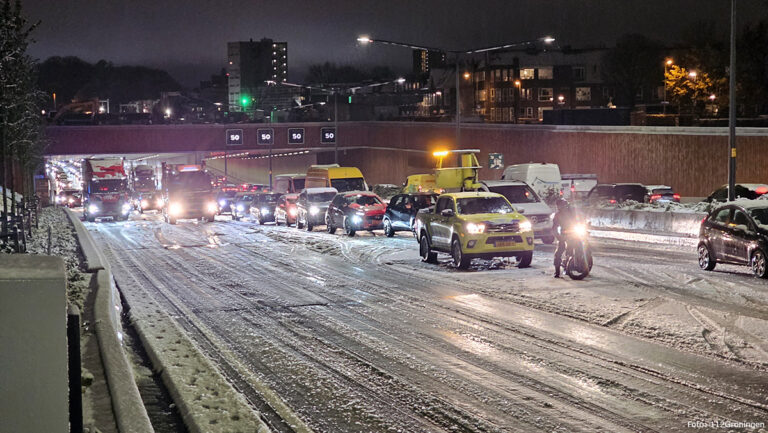 Rijkswaterstaat: kom niet via de snelweg naar Groningen