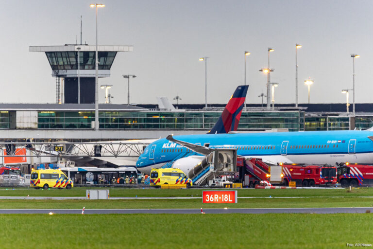 Mensen onwel in vliegtuig, toestel maakt voorzorgslanding op Schiphol