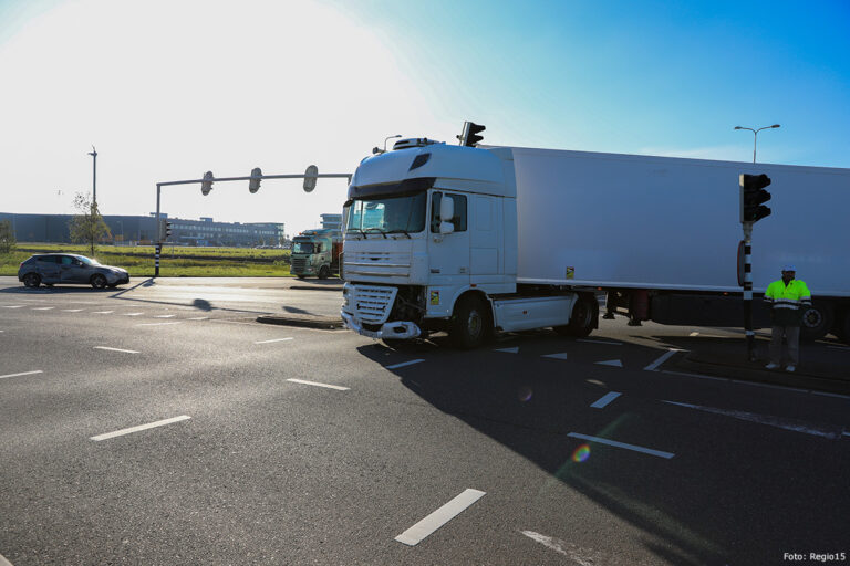 Aanrijding met vrachtwagen zorgt voor veel verkeershinder in De Lier