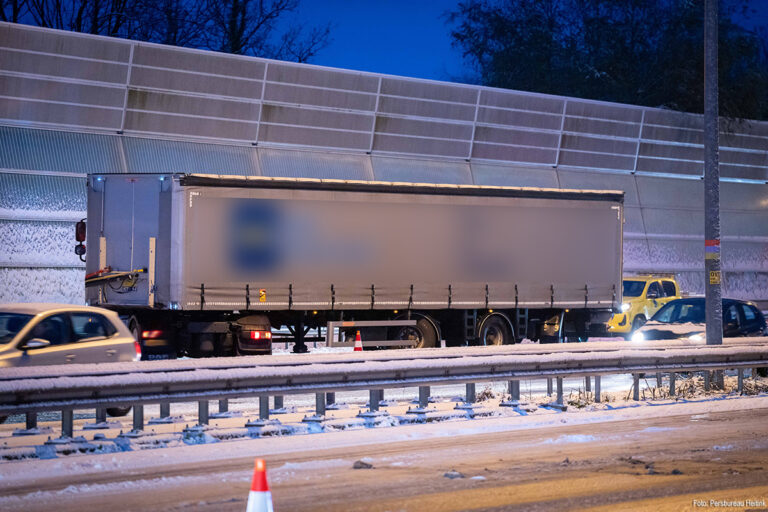 Rijkswaterstaat: veel ongevallen, blijf oppassen voor gladheid [+foto]