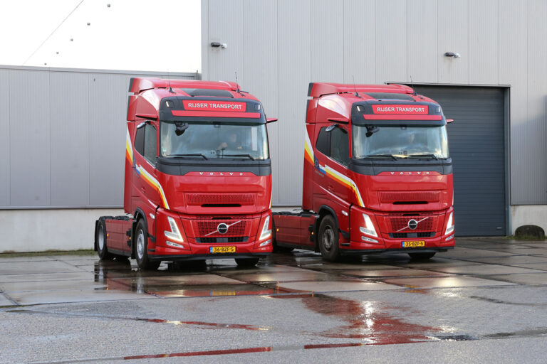 Twee nieuwe Volvo FH Aero 460-trekkers voor Rijser Transport