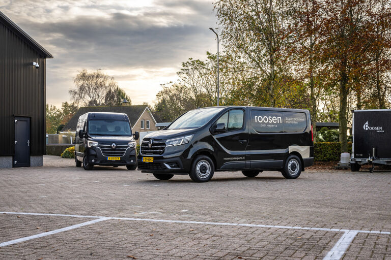 Roosen Pool Experts duikt de toekomst in met nieuwe Renault Bedrijfswagens