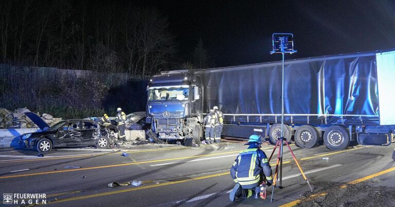 Chaos op Duitse snelwegen: Vrachtwagenchauffeur veroorzaakt reeks ongelukken [+foto’s]