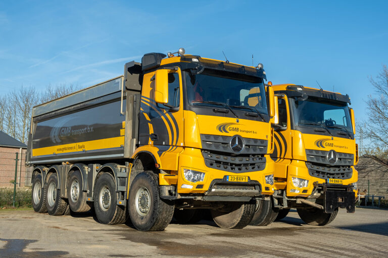 Tweede Arocs 10×8 voor GMB Transport