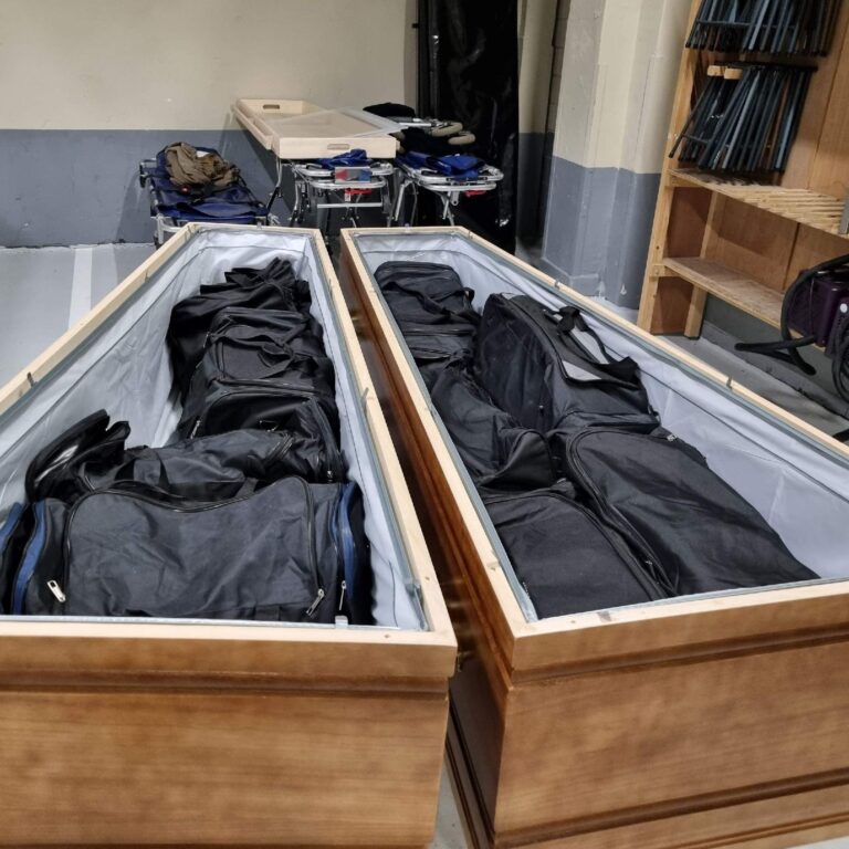 Bestuurder bestelbus aangehouden op A29 met doodskisten vol cocaïne [+foto’s]