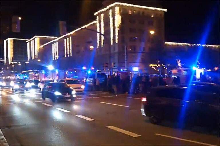 Automobilist rijdt in op mensen op kerstmarkt in Maagdenburg [+video’s]