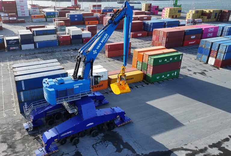 Grootste overslagkraan voor Haven van Brussel aangekomen vanuit Finland