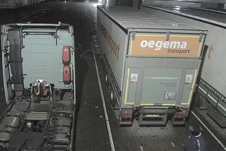Trailers opengebroken en auto’s doorzocht bij Oegema Logistics+ [+video]