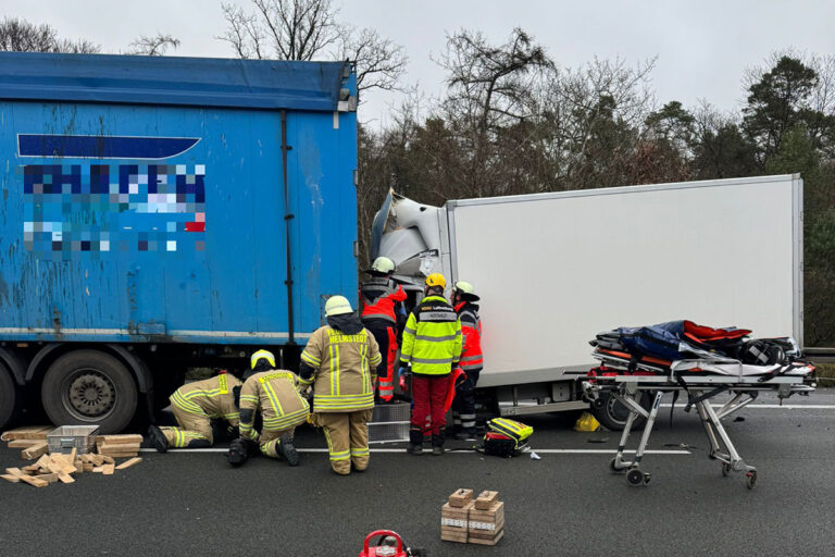 Twee ongevallen op Duitse A2: zware verkeershinder en problemen met reddingsstrook [foto’s]