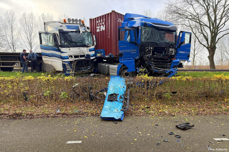 Aanrijding auto en twee vrachtwagens op N279 [+foto’s]