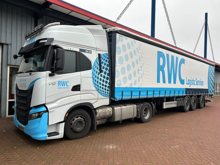 Nieuwe Pacton schuifzeilenoplegger voor groeiend RWC uit Ommen