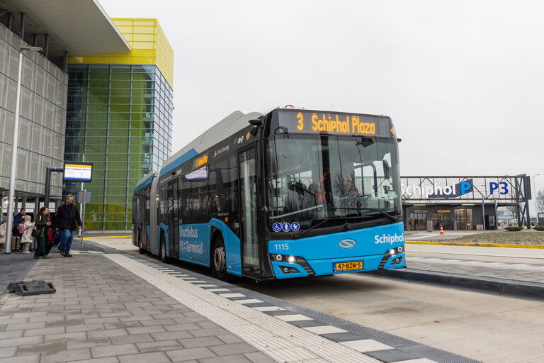 Schiphol en Arriva introduceren elektrische bussen voor P3 Lang Parkeren