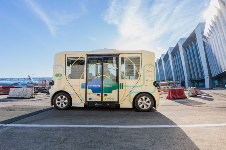 Brussels Airport test zelfrijdende elektrische shuttle op het tarmac